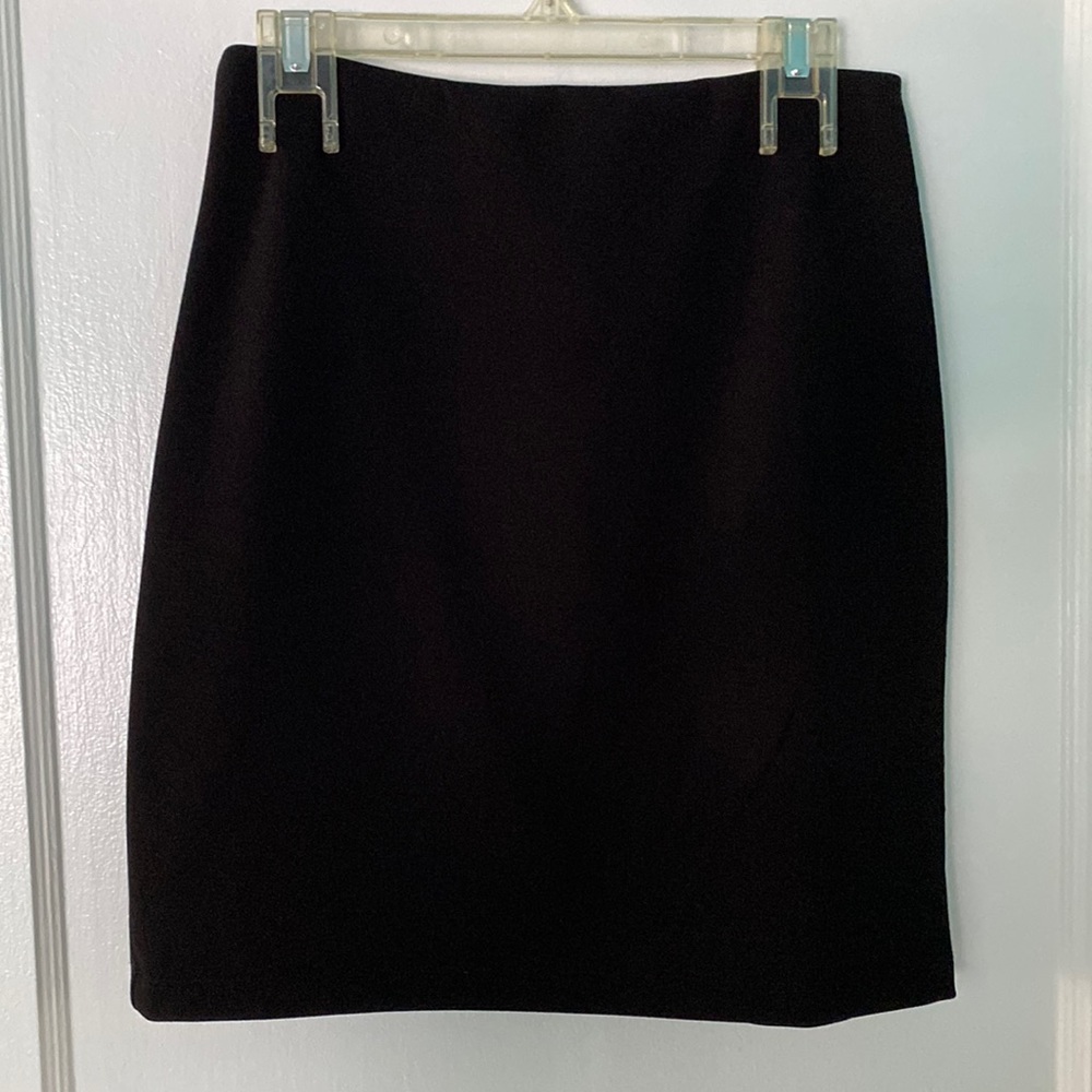 Lulus black pencil skirt- never worn! Perfect condition- size Medium